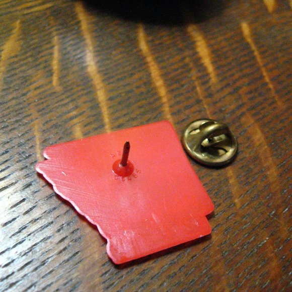 Arkansas Natural High Vintage Lapel Pin - Picture 3 of 4